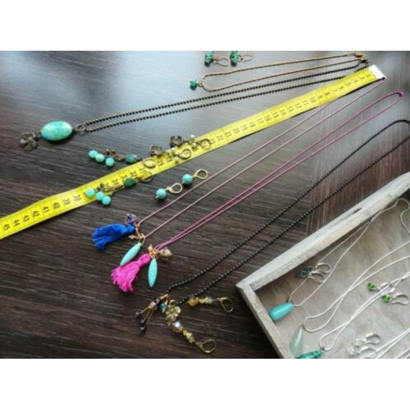 Ibiza boho ketting natuurstenen roze kwastje winkelrestanten