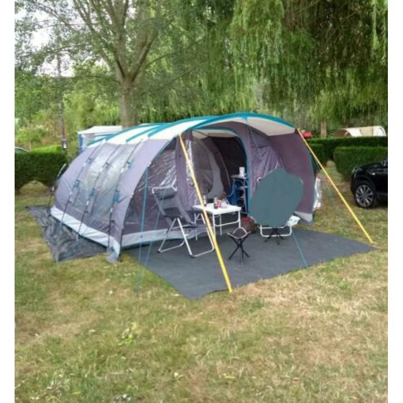Ruime, grijze, 6 persoons tunneltent