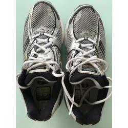 Dames of heren Brooks hardloopschoenen maat 43