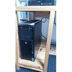 Massief grenen bureau met 3 laden en 2 legplanken (Ikea)