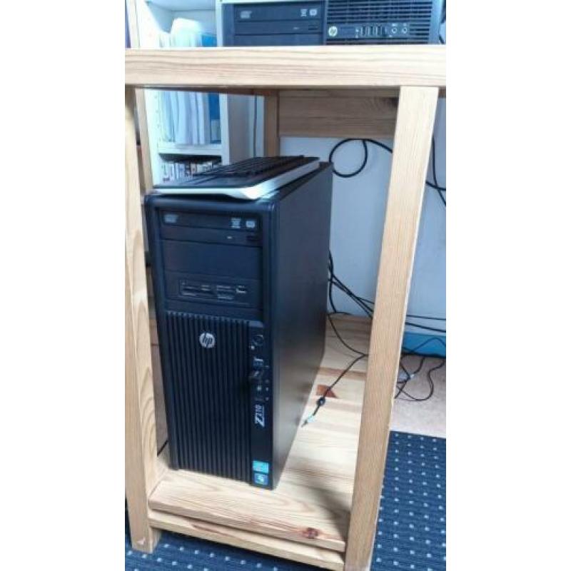 Massief grenen bureau met 3 laden en 2 legplanken (Ikea)