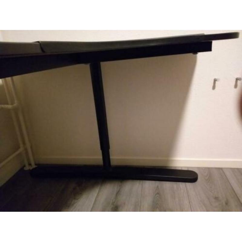 BEKANT Hoekbureau (rechts)