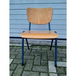 27 stuks Vintage schoolstoelen kerkstoelen stapelstoelen