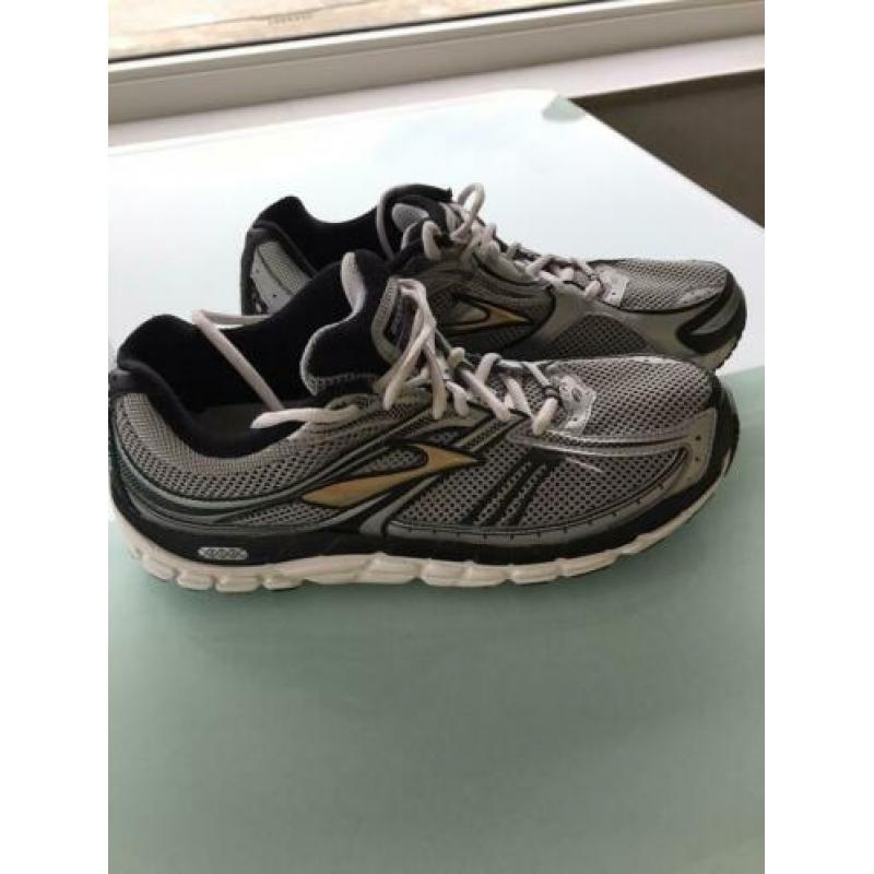 Dames of heren Brooks hardloopschoenen maat 43
