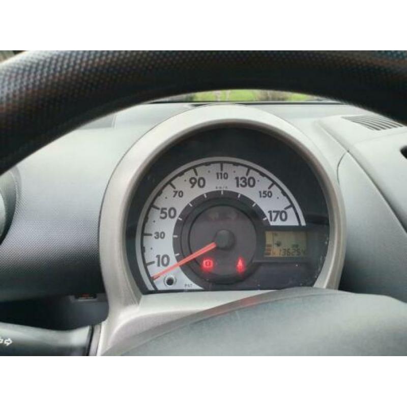 Toyota Aygo 1.0 Grijs (airco, elektrische ramen, ABS, enz.)
