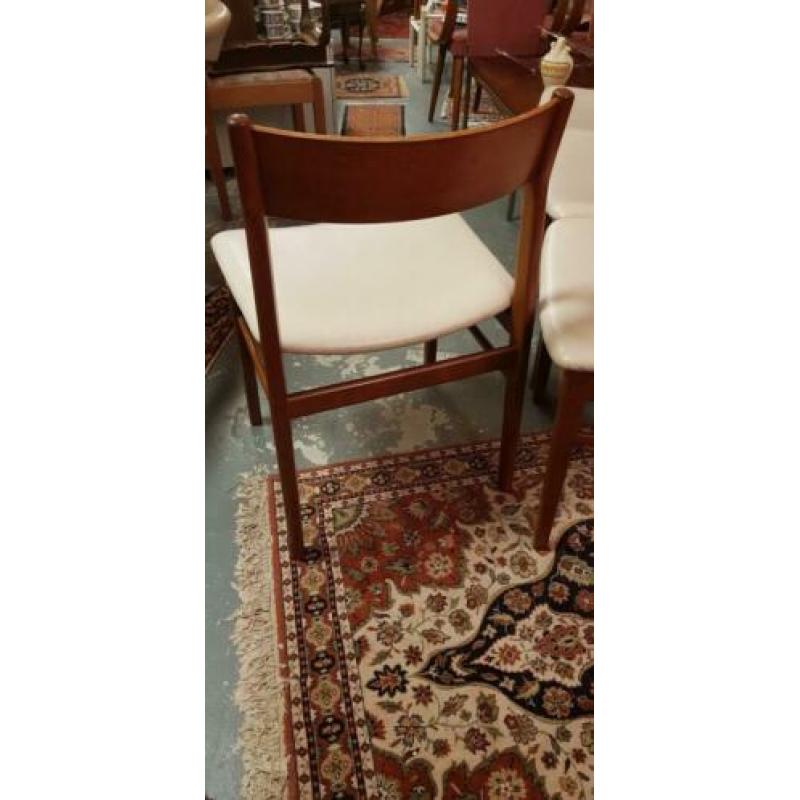 4 teakhouten Scandinavische stoelen