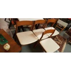 4 teakhouten Scandinavische stoelen