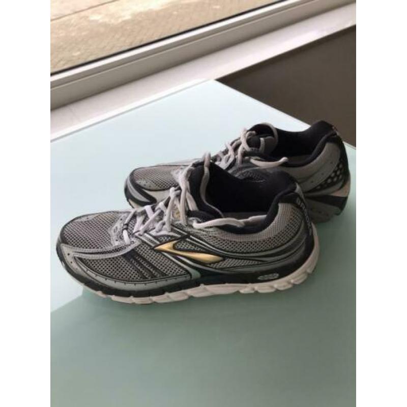 Dames of heren Brooks hardloopschoenen maat 43