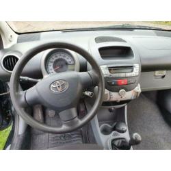 Toyota Aygo 1.0 Grijs (airco, elektrische ramen, ABS, enz.)