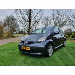 Toyota Aygo 1.0 Grijs (airco, elektrische ramen, ABS, enz.)