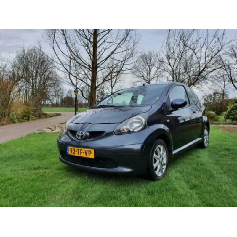 Toyota Aygo 1.0 Grijs (airco, elektrische ramen, ABS, enz.)