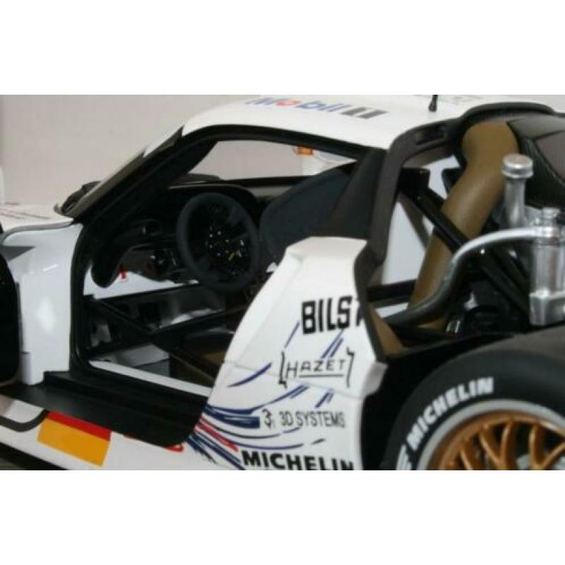 AutoArt 1/18 Porsche 911 GT1 - Le Mans 1997