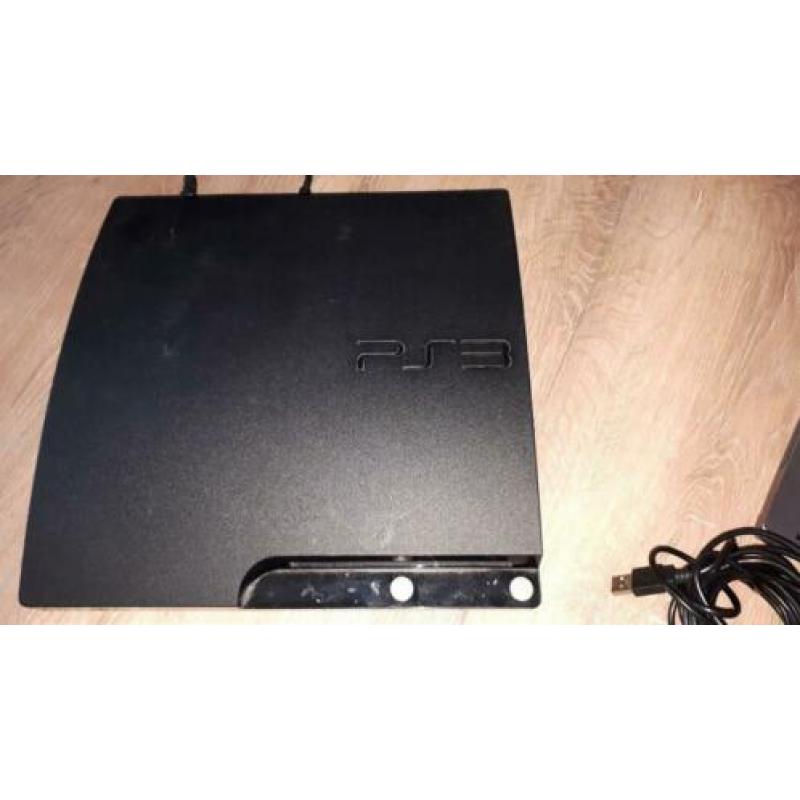 Playstation 3 slim met spellen en 2 controllers