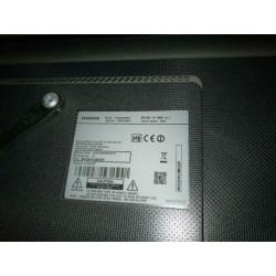 32 Inch Samsung Full HD Smart TV, inclusief kantelbare muurb