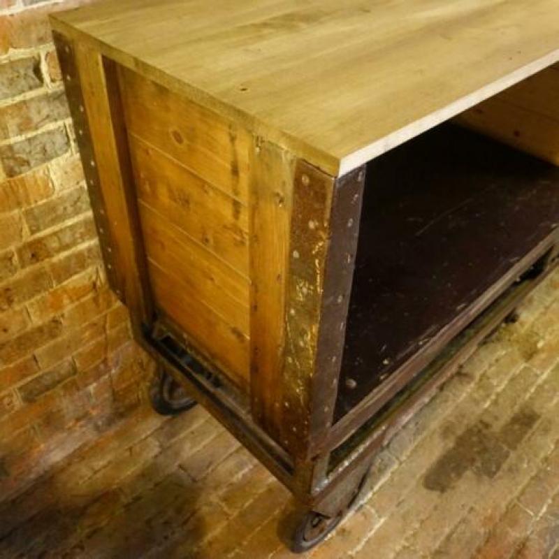Oude Fabrieks Trolley Kar Toonbank Drankkast Sidetable