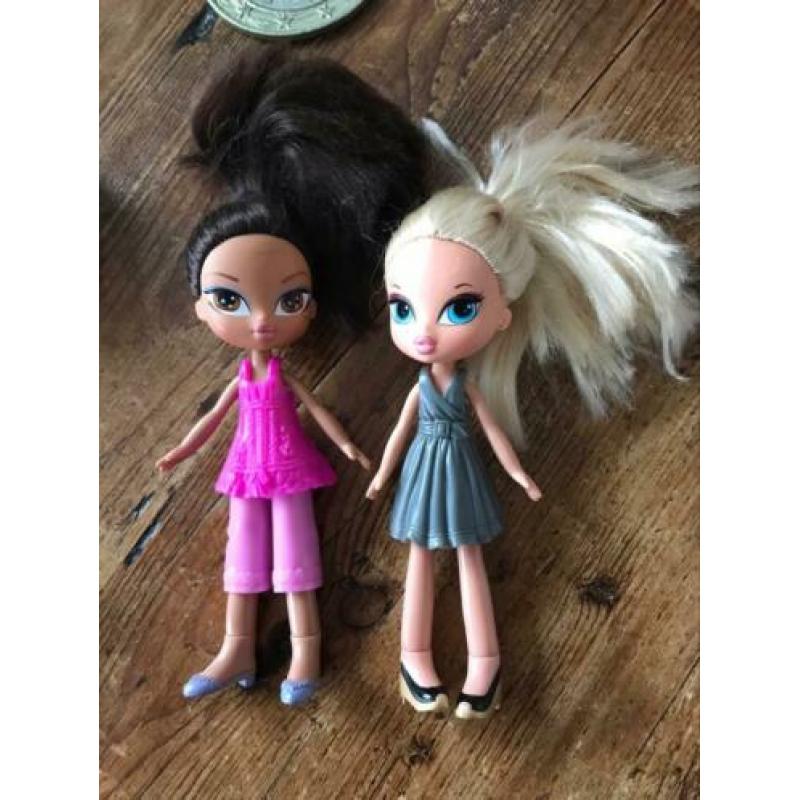 4 bratz poppen en twee bratz kinderen