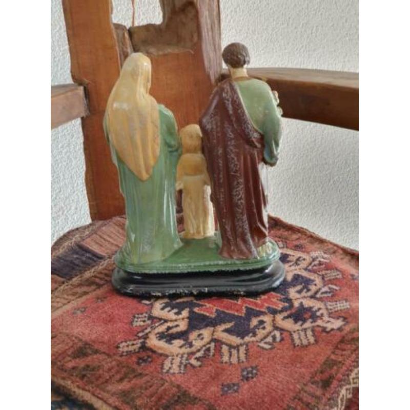 Prachtig relegie beeld van heilige familie, mooie kleuren
