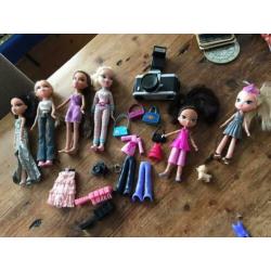 4 bratz poppen en twee bratz kinderen