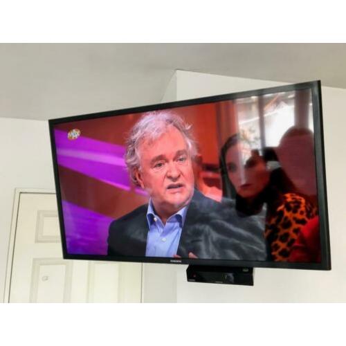 32 Inch Samsung Full HD Smart TV, inclusief kantelbare muurb