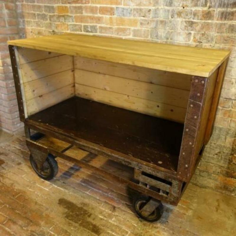 Oude Fabrieks Trolley Kar Toonbank Drankkast Sidetable