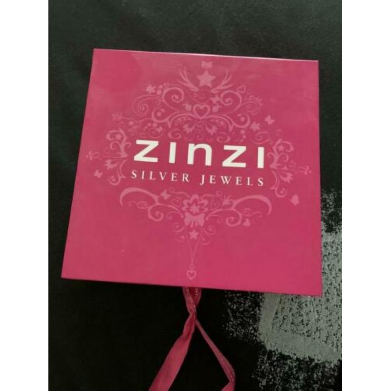 Zinzi ring met steentjes maat 17 prima staat