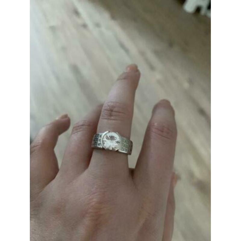 Zinzi ring met steentjes maat 17 prima staat