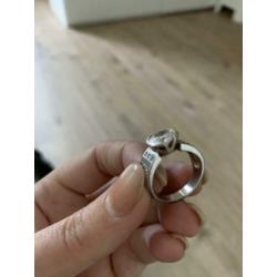 Zinzi ring met steentjes maat 17 prima staat