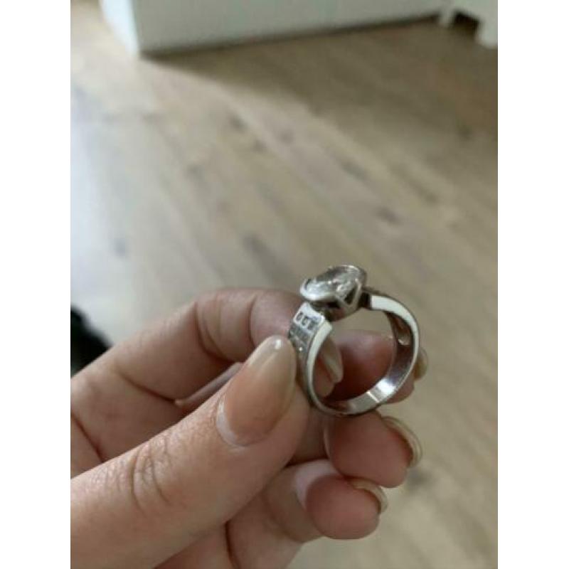 Zinzi ring met steentjes maat 17 prima staat