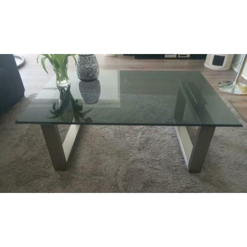 Zwarte glazen salon tafel