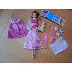 Vintage Heart family barbie en baby met accessoires boekje