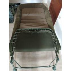 Te koop zo goed als ongebruikte fox flatliner king size bed