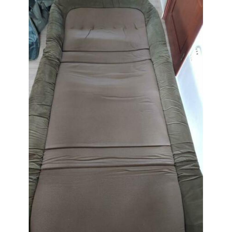 Te koop zo goed als ongebruikte fox flatliner king size bed