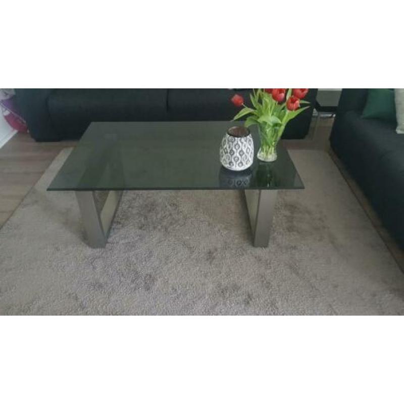Zwarte glazen salon tafel