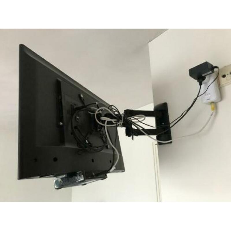 32 Inch Samsung Full HD Smart TV, inclusief kantelbare muurb