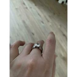 Zinzi ring met steentjes maat 17 prima staat