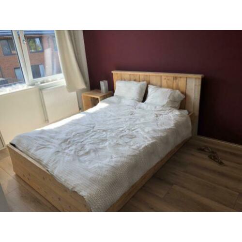 Steigerhout bed inclusief nachtkastje