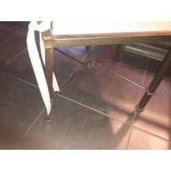 tafel en stoelen