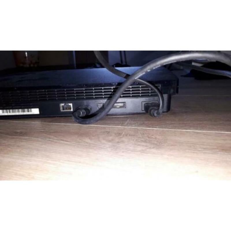 Playstation 3 slim met spellen en 2 controllers