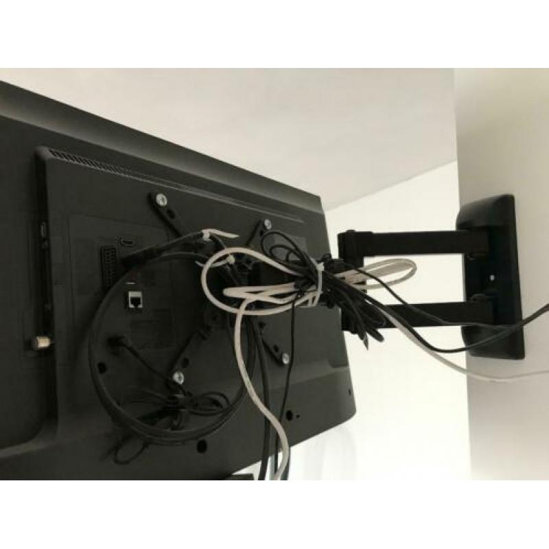 32 Inch Samsung Full HD Smart TV, inclusief kantelbare muurb