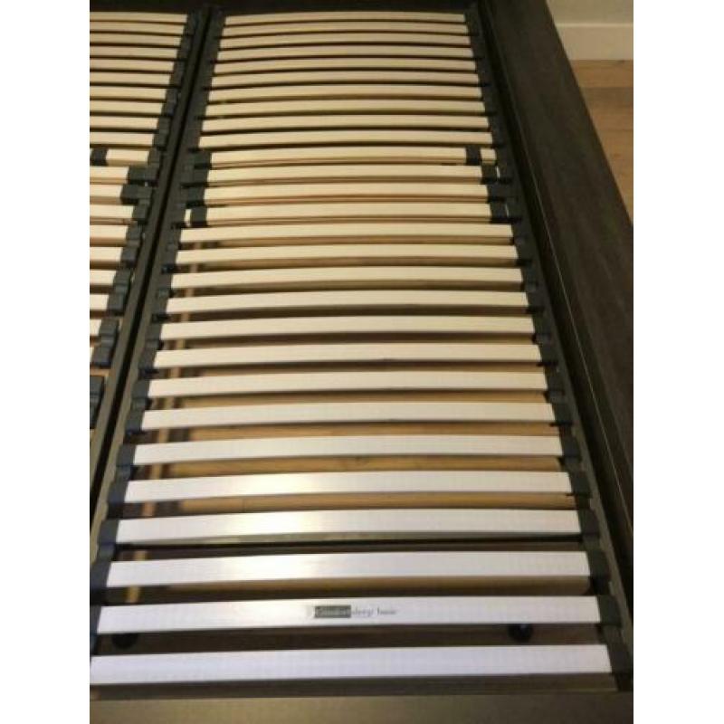 Bed ombouw 160x200 donkergrijs houtnerf