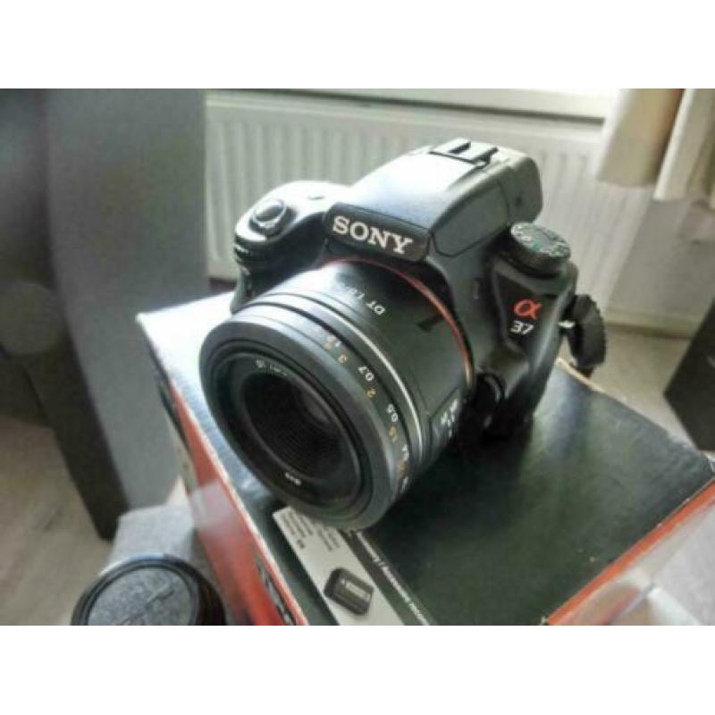 Sony A37 + 50mm f1.8, 75-300mm, 28-70mm, flitser, tas, 64GB