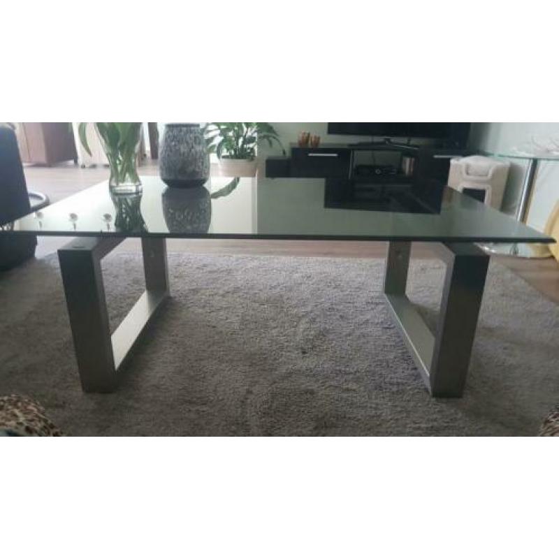 Zwarte glazen salon tafel