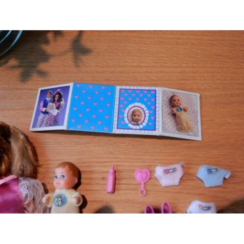 Vintage Heart family barbie en baby met accessoires boekje