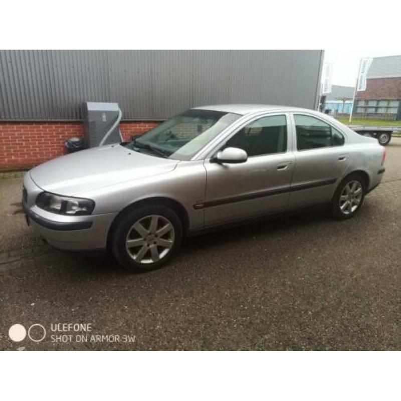 Volvo S60 2.4 140PK AUT 2003 Grijs