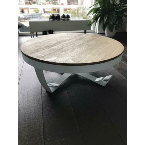 Mooie ronde salontafel van De Troubadour wit met hout