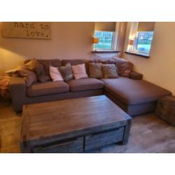 Hoekbank met love Seat moet voor zaterdag weg