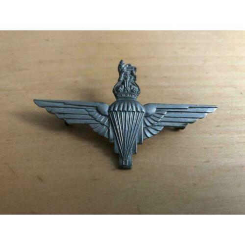 WW2 Engelse capbadge, metaal, Parachute Regiment