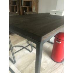 Mooie bar inclusief stoelen.