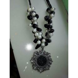 115. zwart/witte ketting