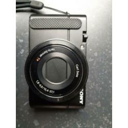 Sony rx100 met hoesje en 4GB geheugenkaart.